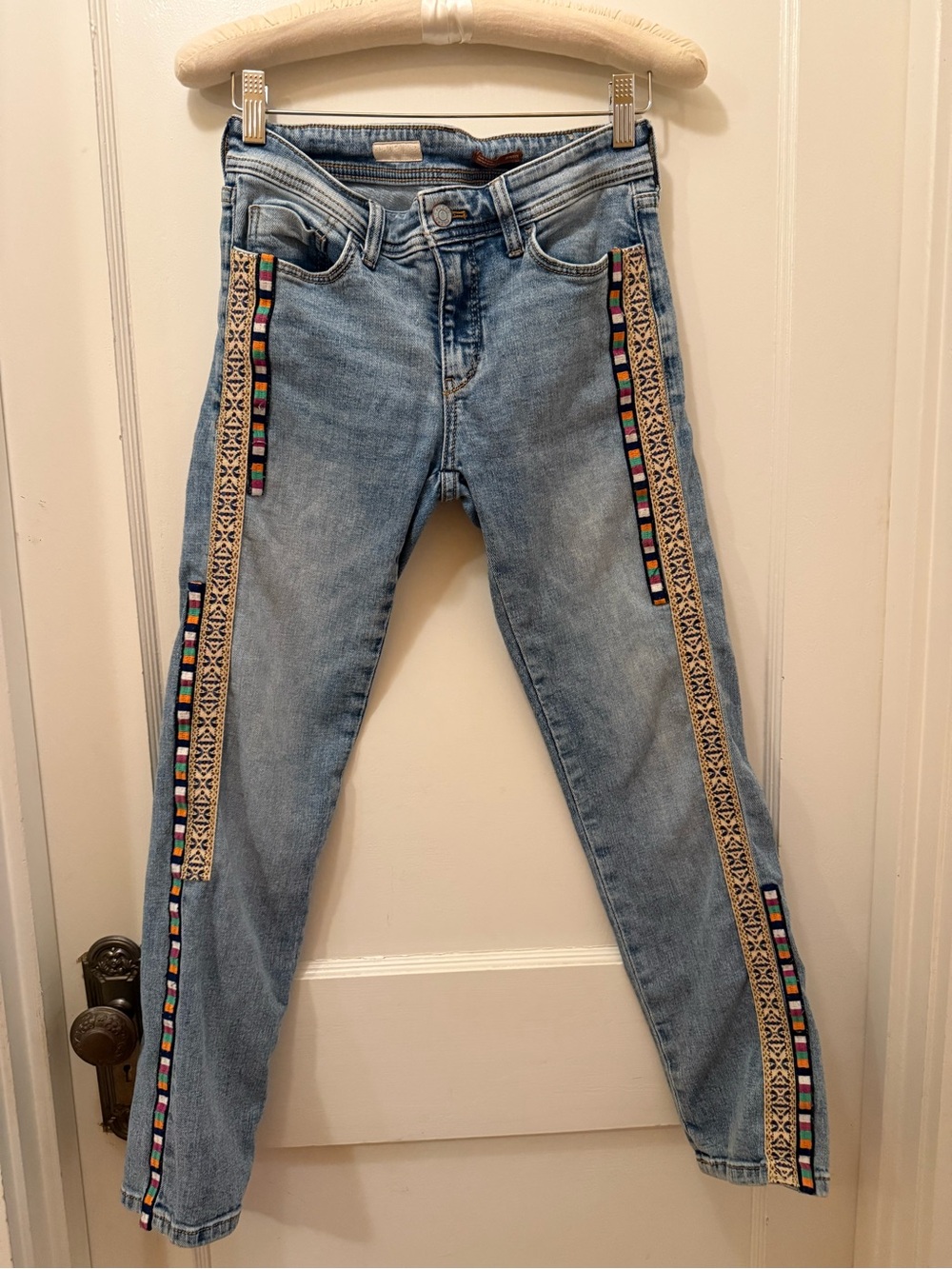 Anthropologie SLIM boyfriend Embroidered Side-Stripe Women’s Jeans EUC